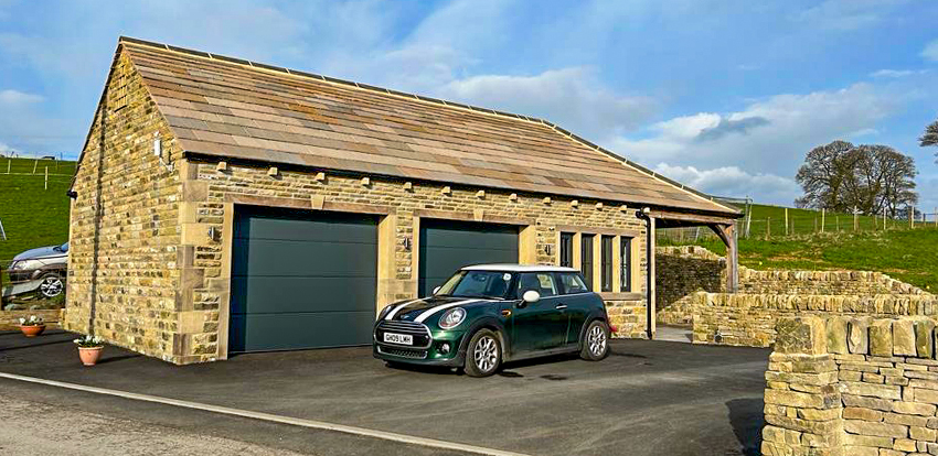 Double Garage - Laneshaw Bridge